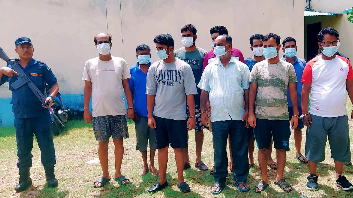 अवैध रुपमा औषधि पसल सञ्चालन गर्ने ११ भारतीय पक्राउ